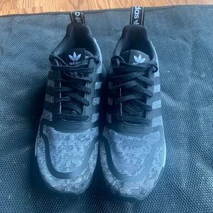 Adidas mens size 10 shoes